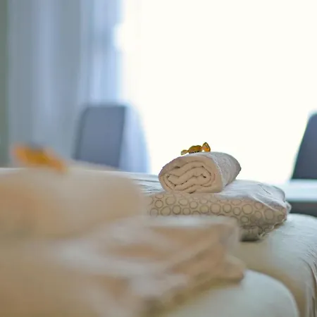 Rose Gold Panzio Bed & Breakfast Mako